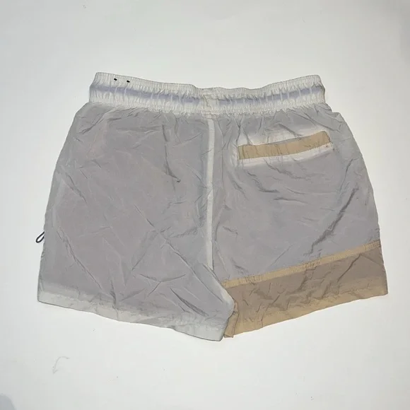Nike Women’s Icon Clash Shorts in Tan, size Small - Picture 13 of 13